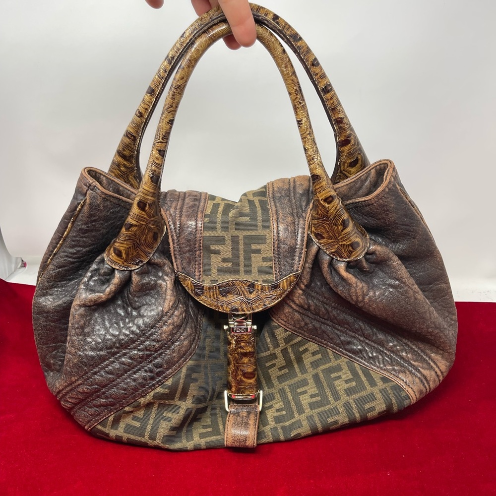 authentic FENDI Brown Leather Gold-plated Spy Shoulder Bag - Picture 5 of 16